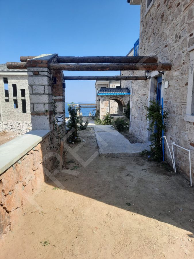 Ayvalık Cunda Adasın'da Deniz Manzaralı Sıfır Lüks Dubleks Taş Villa