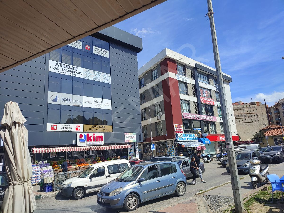 Gaziemir Meydanda Komple Satılık Bina