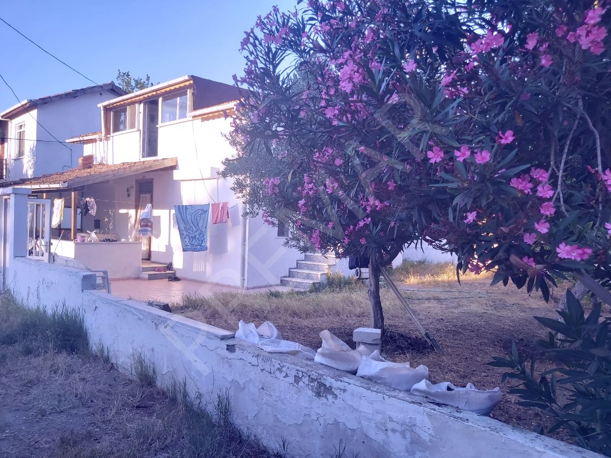 Marmaranın İncisi Avşa Adasında 240 M2 Arsa İçinde 120 M2 Net Kullanım Alanlı İki Katlı Müstakil Ev