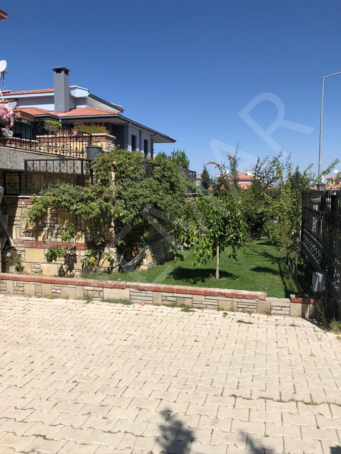 Edremit Tepe Konakları’nda Satılık Lüx Triplex Villa