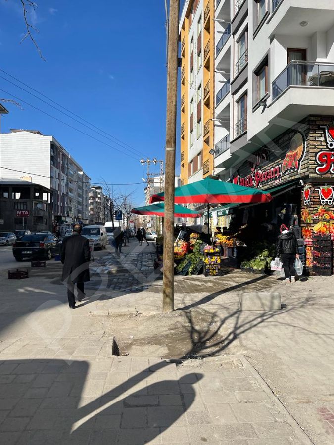 Suvaroğlu Caddesi'nde Satılık Geniş Cepheli Dükkan