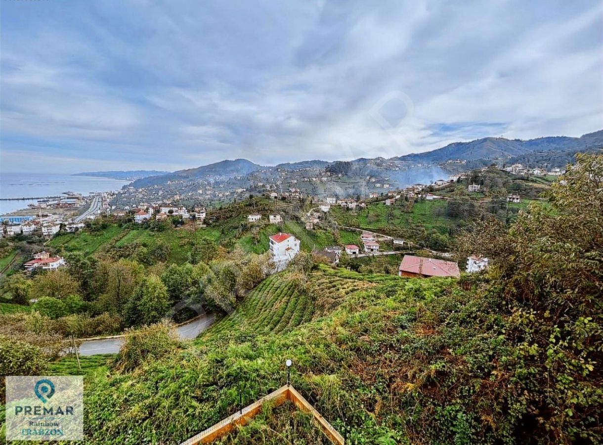Sürmene Panoramik Manzaralı Villa Yapımına Uygun Satılık Arsa