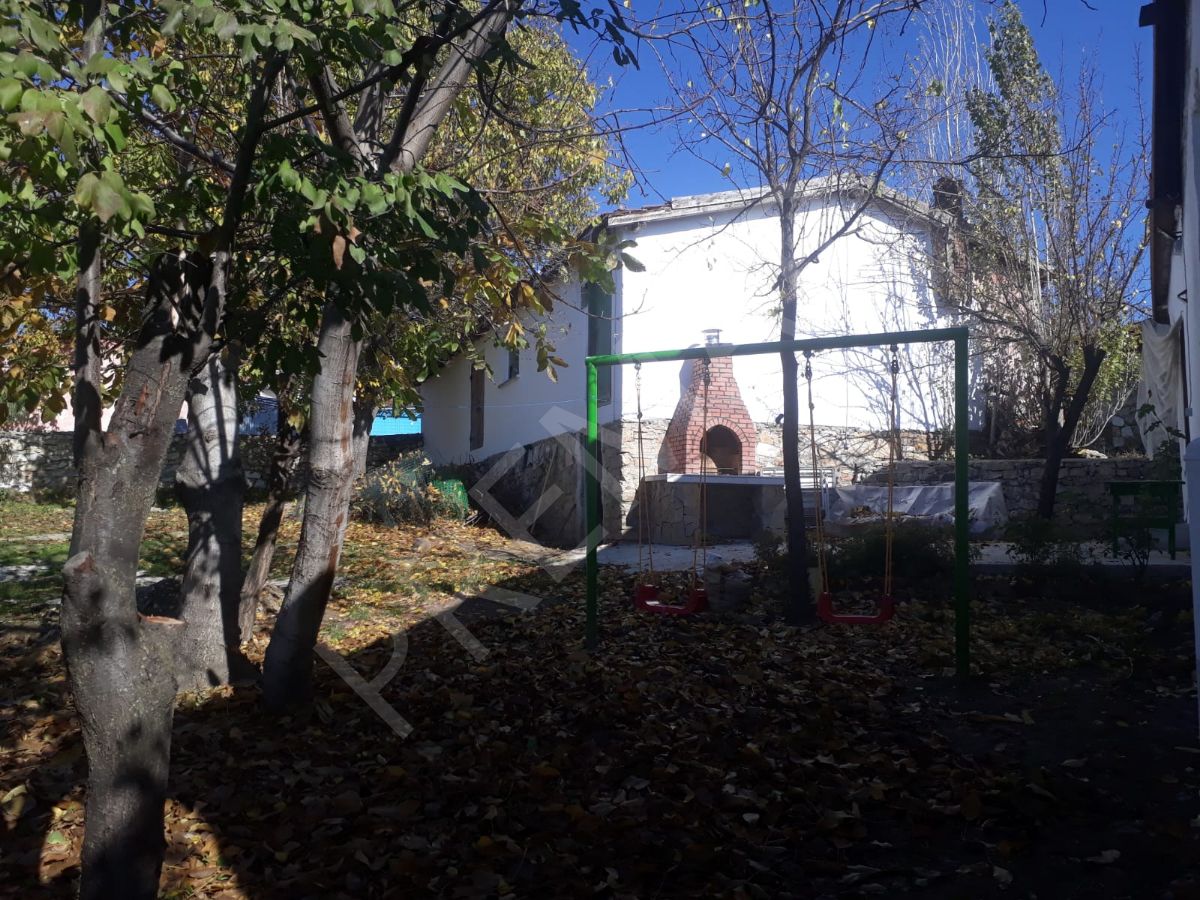 Kozkayı Mahallesinde Satılık Bahçeli Ev Ve Arsası
