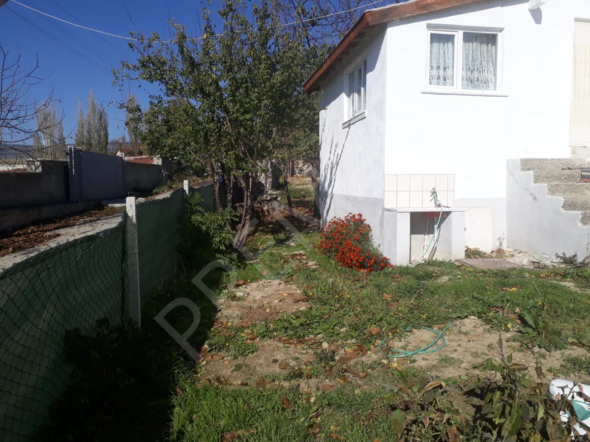 Kozkayı Mahallesinde Satılık Bahçeli Ev Ve Arsası